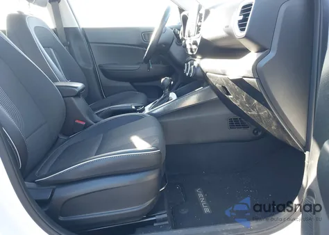 2025 Hyundai Venue Limited z USA, uszkodzony, nr VIN KMHRC8A32SU385459